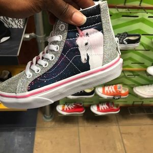 Meet your Posher, Dee